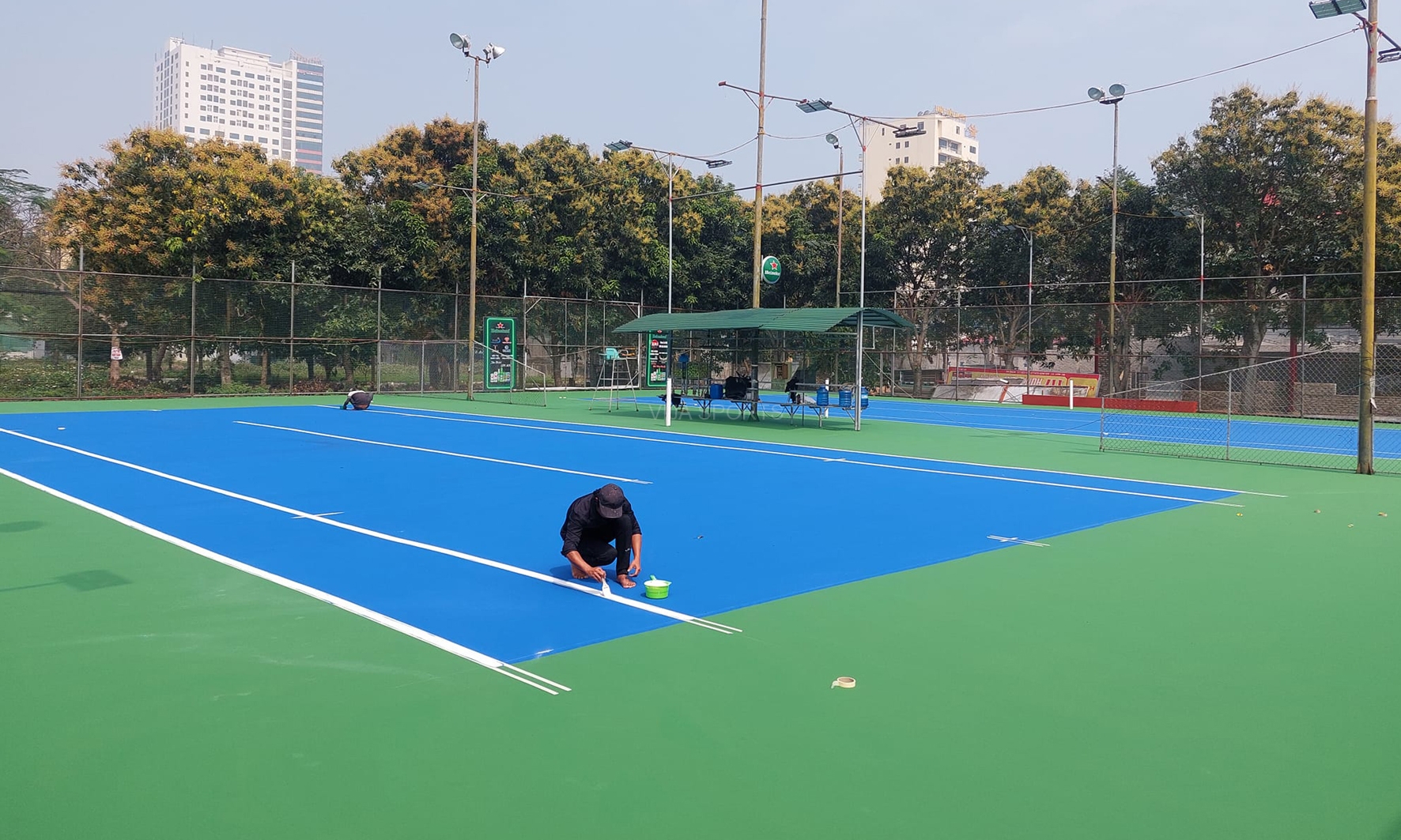 gia_thi_cong_son_san_tennis